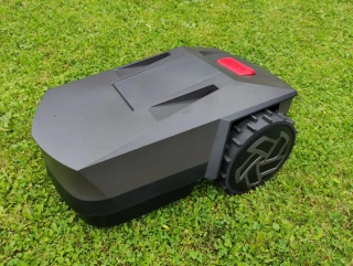 Robotická sekačka na trávu, pro plochu až 1.100 m2, 3,6 hodiny na jedno nabití, šířka záběru 180 mm, výška řezu 30 - 60 mm, Li-Ion 20Ah, včetně příslušenství. MR. GRASS AI36